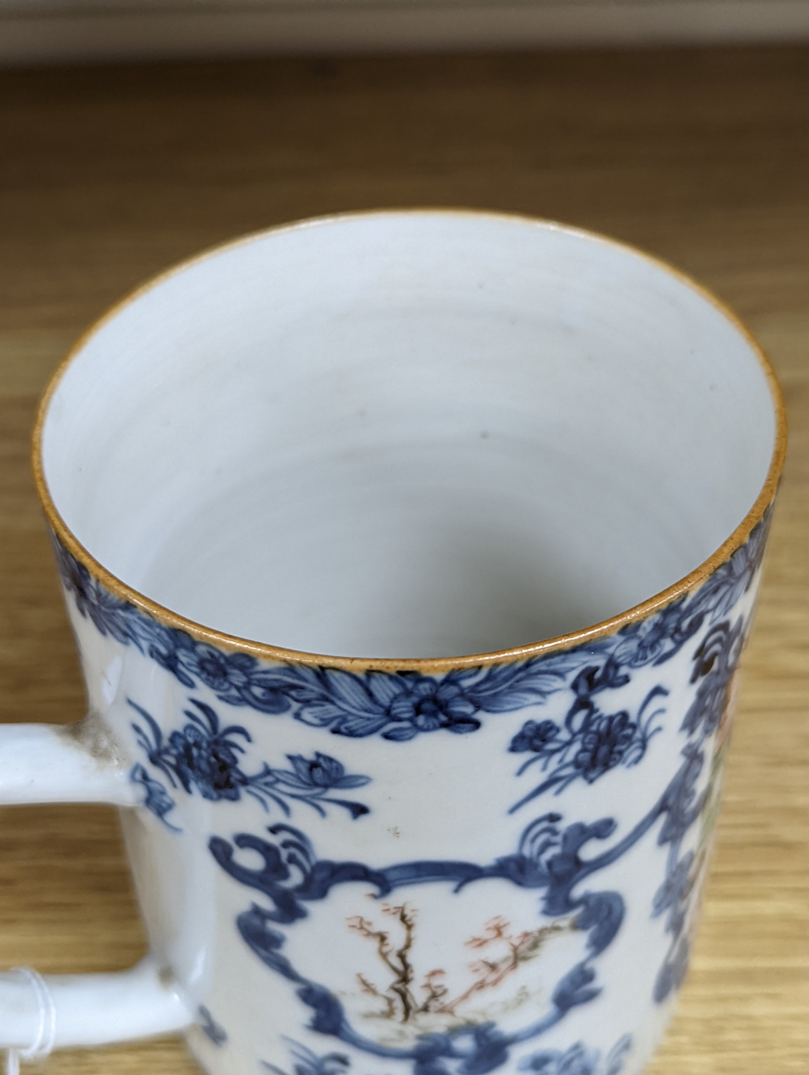 A Chinese export famille rose mug, Qianlong period, H. 11.5cm